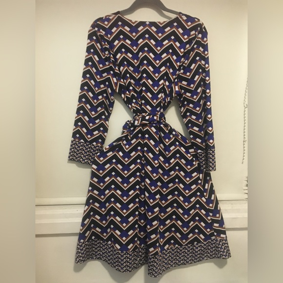 Dress Luxury Pattern Size Extra Large - Picture 9 of 9